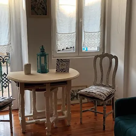 April Bridge House Apartmán