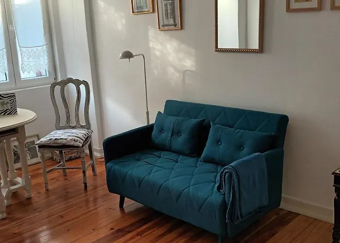 April Bridge House Lisboa