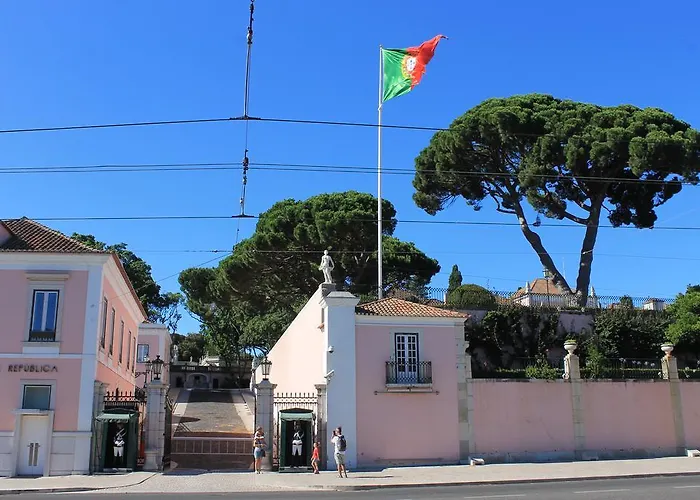 April Bridge House Lisboa