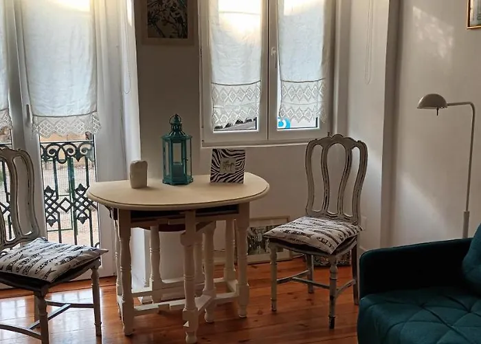 April Bridge House Apartment