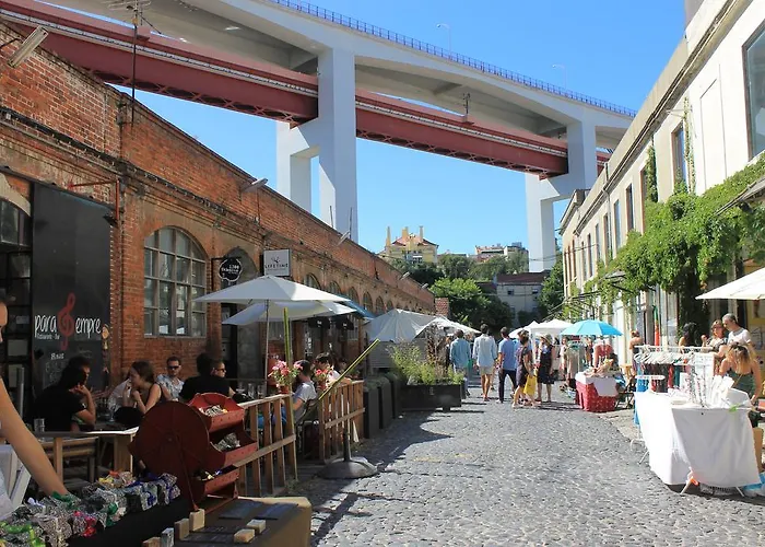 April Bridge House * Lisbon