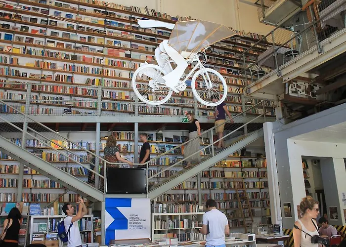 April Bridge House * Lisbon