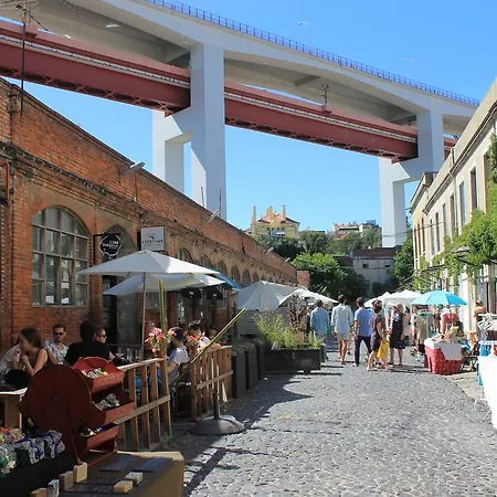 April Bridge House * Lisbon