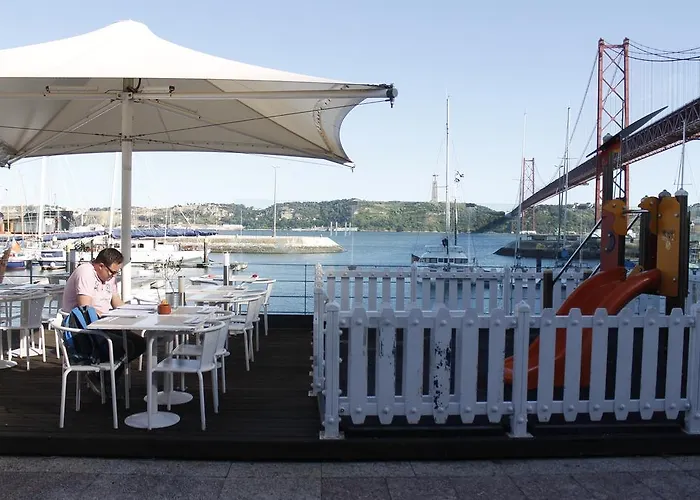 April Bridge House Appartement Lissabon